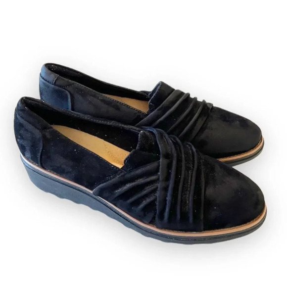 Clarks Sharon‎ Villa Black Suede Pleated Loafer Chunky Sole Women’s Size 9 EUC - Picture 1 of 10